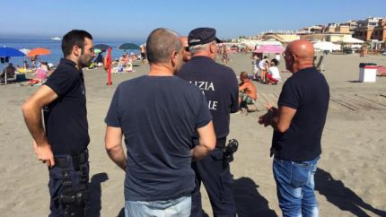 Tragedia in spiaggia a Ostia